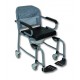 Fauteuil de douche sur petites roues